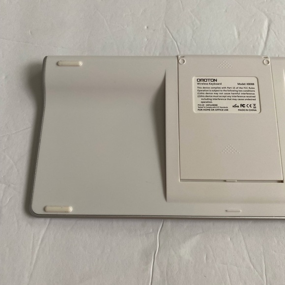 Omoton Bluetooth keyboard with sliding stand - Picture 10 of 15